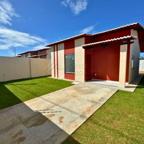 Casa à Venda no Mirantes do Potengi — 2 Quartos com Suíte e Garagem