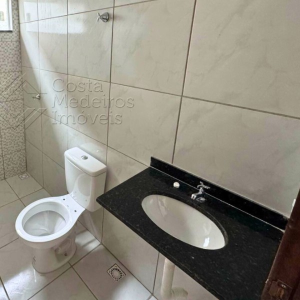 Casa à Venda no Mirantes do Potengi — 2 Quartos com Suíte e Garagem