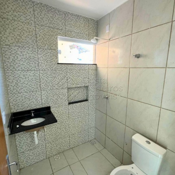 Casa à Venda no Mirantes do Potengi — 2 Quartos com Suíte e Garagem
