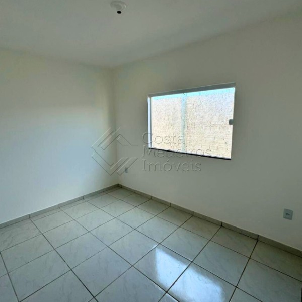 Casa à Venda no Mirantes do Potengi — 2 Quartos com Suíte e Garagem
