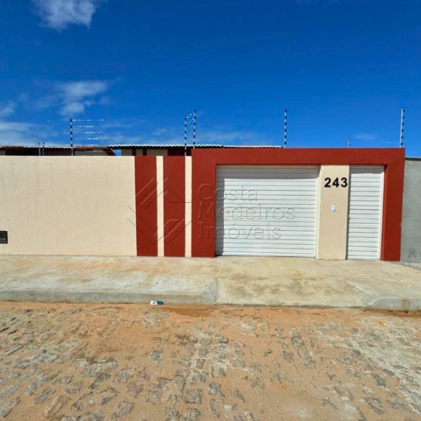 Casa à Venda no Mirantes do Potengi — 2 Quartos com Suíte e Garagem