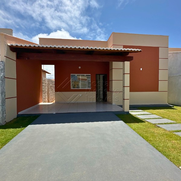 Casa à Venda no Mirantes do Potengi — 2 Quartos com Suíte e Garagem