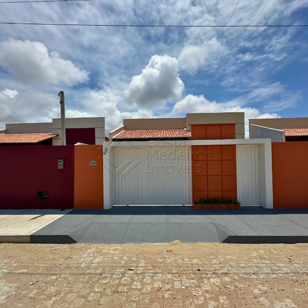Casa à Venda no Mirantes do Potengi — 2 Quartos com Suíte e Garagem