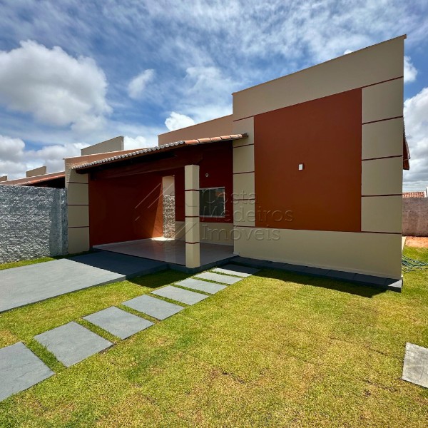 Casa à Venda no Mirantes do Potengi — 2 Quartos com Suíte e Garagem