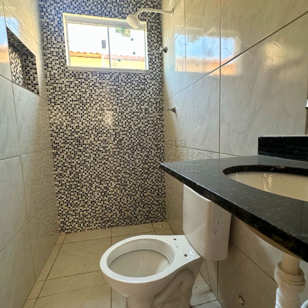 Casa à Venda no Mirantes do Potengi — 2 Quartos com Suíte e Garagem