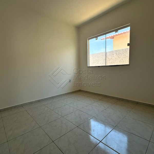 Casa à Venda no Mirantes do Potengi — 2 Quartos com Suíte e Garagem