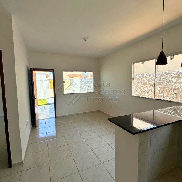 Casa à Venda no Mirantes do Potengi — 2 Quartos com Suíte e Garagem