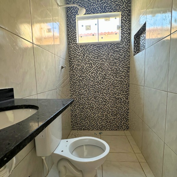 Casa à Venda no Mirantes do Potengi — 2 Quartos com Suíte e Garagem