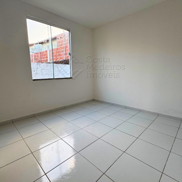 Casa à Venda no Santos Dumont - 2 Quartos (1 Suíte)