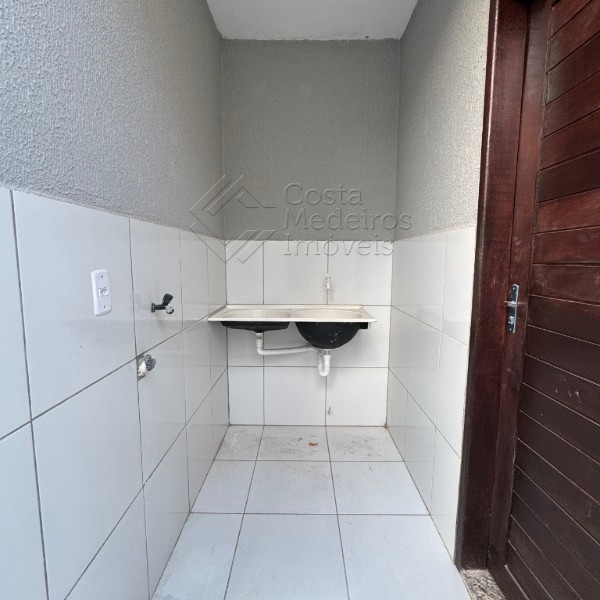 Casa à Venda no Santos Dumont - 2 Quartos (1 Suíte)