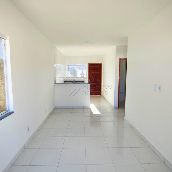 Casa à Venda no Solares de Extremoz — 2 Quartos com Suíte e Garagem