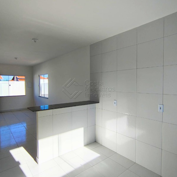 Casa à Venda no Solares de Extremoz — 2 Quartos com Suíte e Garagem