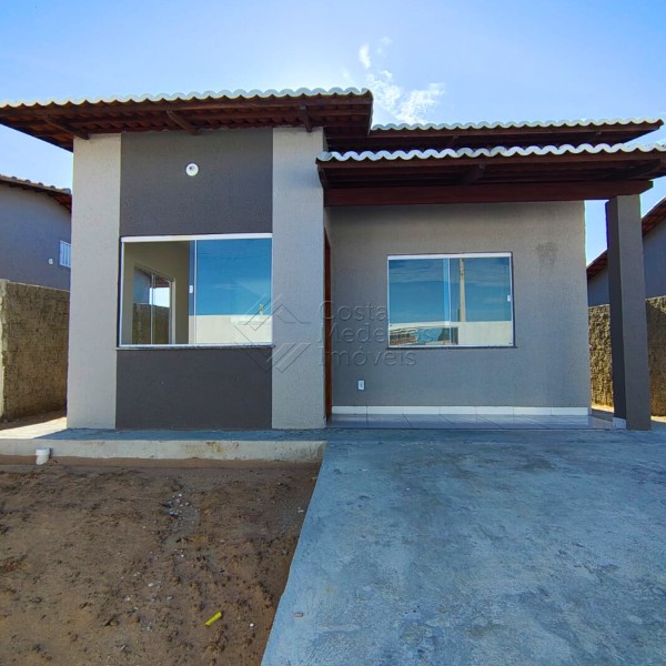 Casa à Venda no Solares de Extremoz — 2 Quartos com Suíte e Garagem