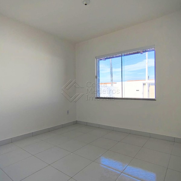 Casa à Venda no Solares de Extremoz — 2 Quartos com Suíte e Garagem